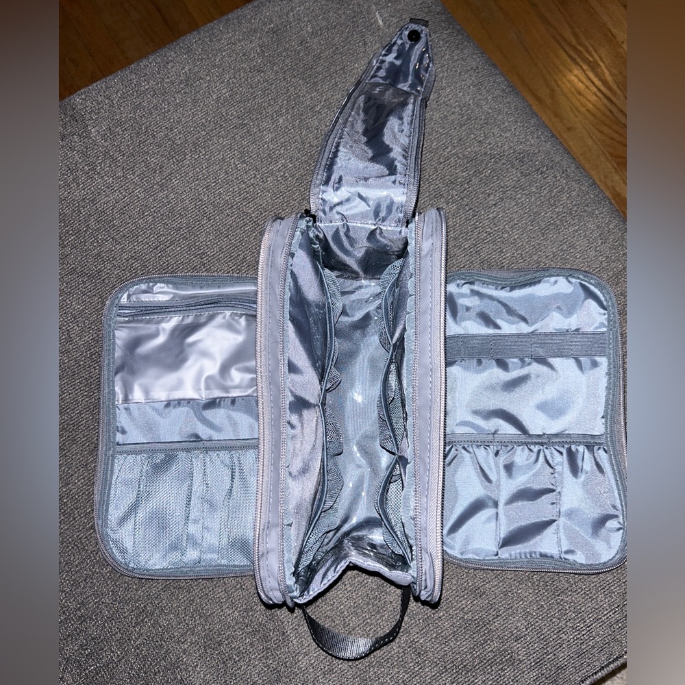 Cosmetic travel bag